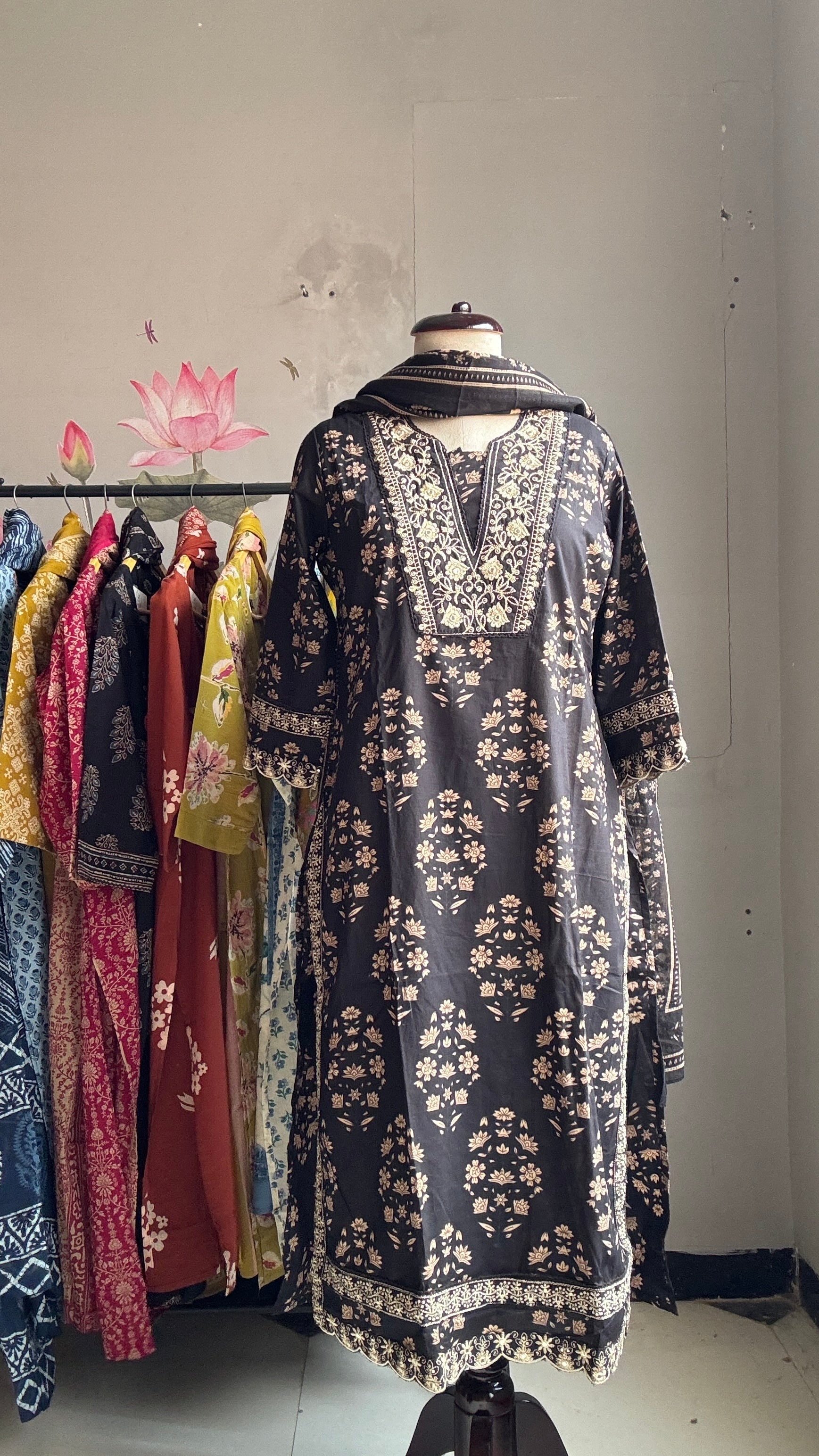 Tara Welcome Special Suit