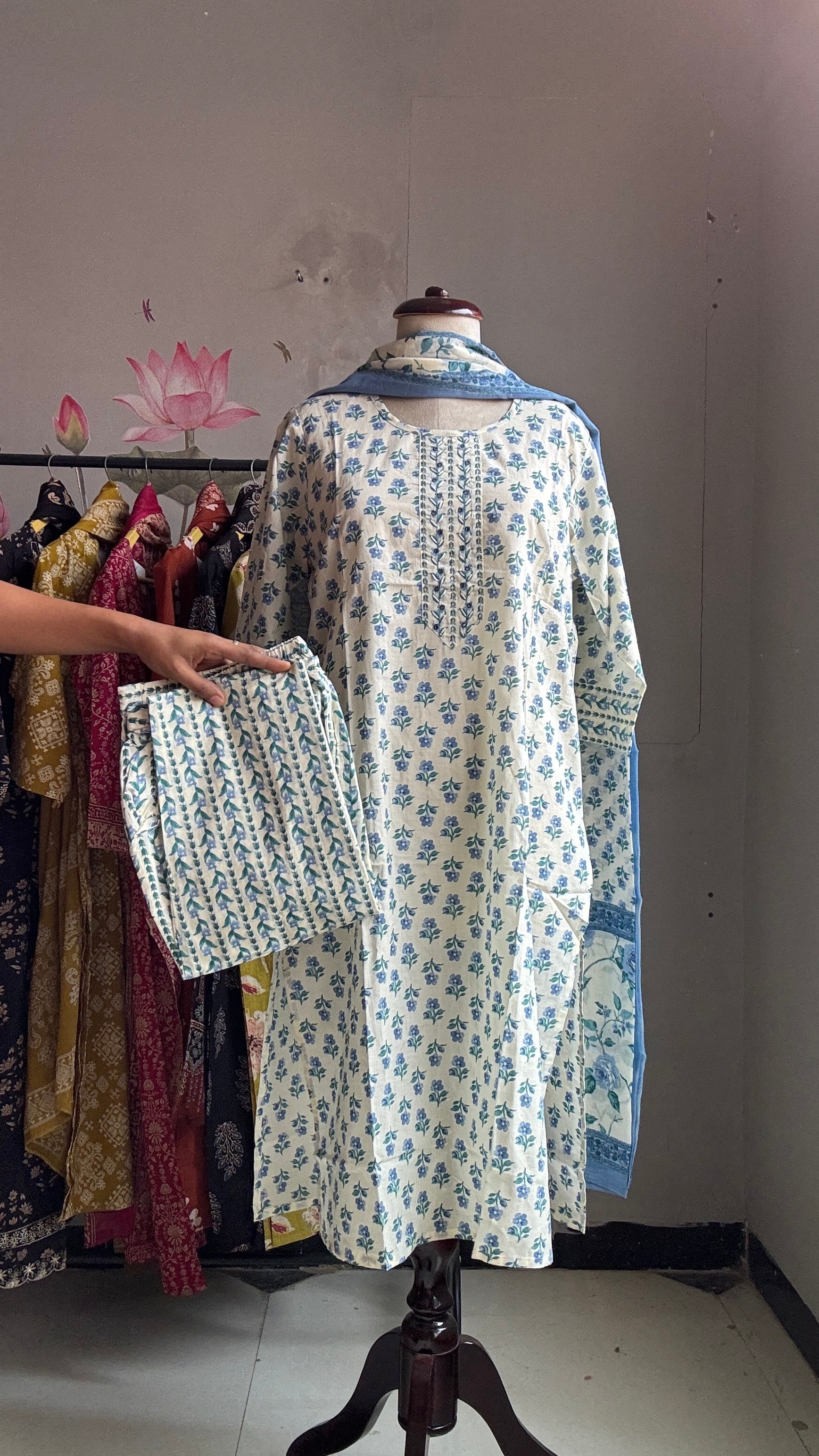 Avni Welcome Special Suit