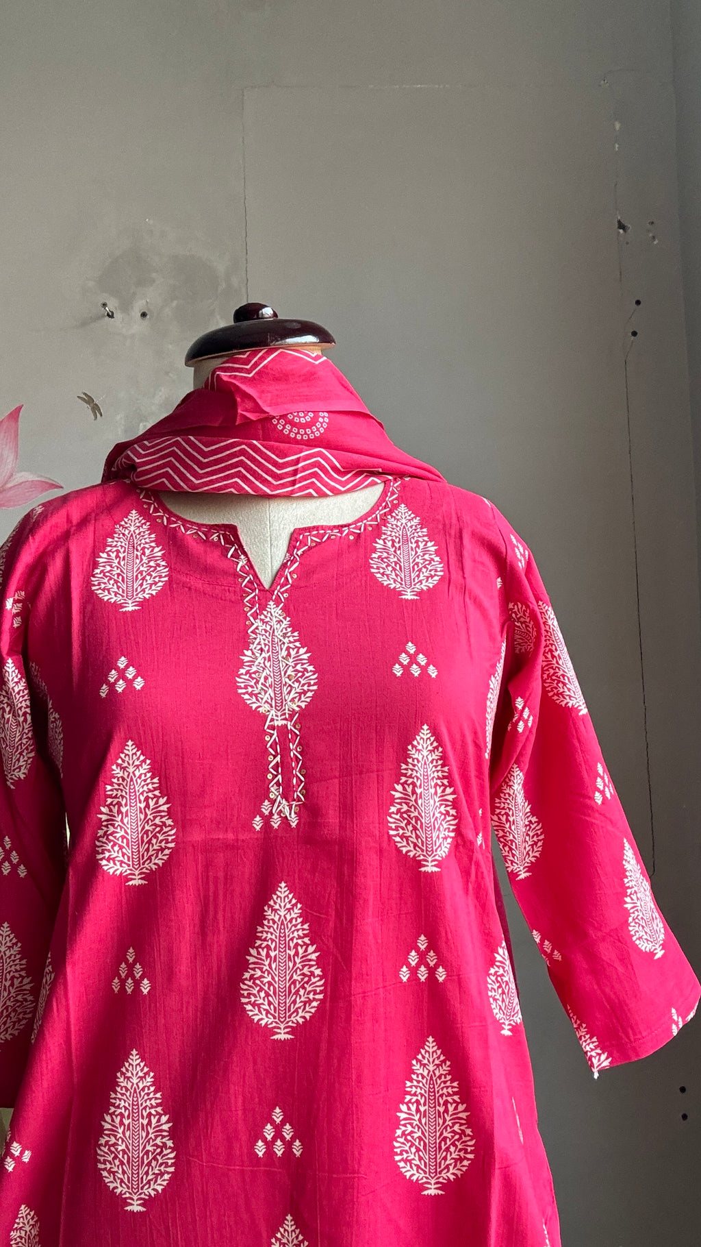 Taarini Aaram Suit