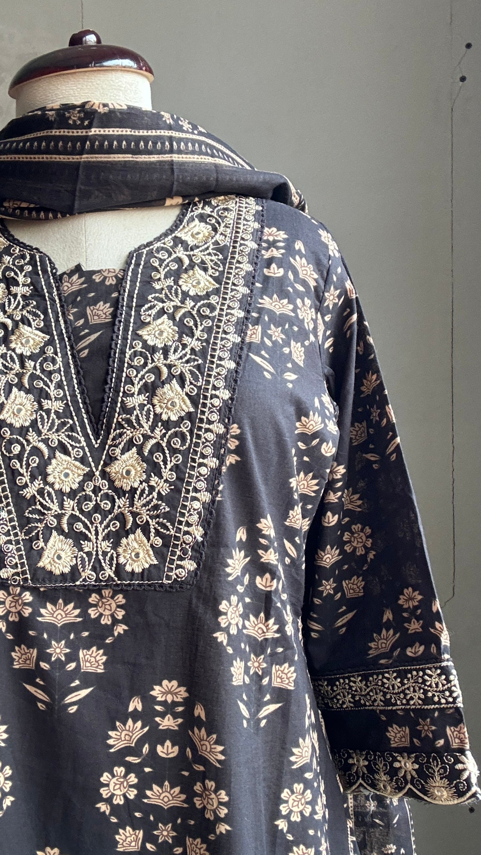 Tara Welcome Special Suit