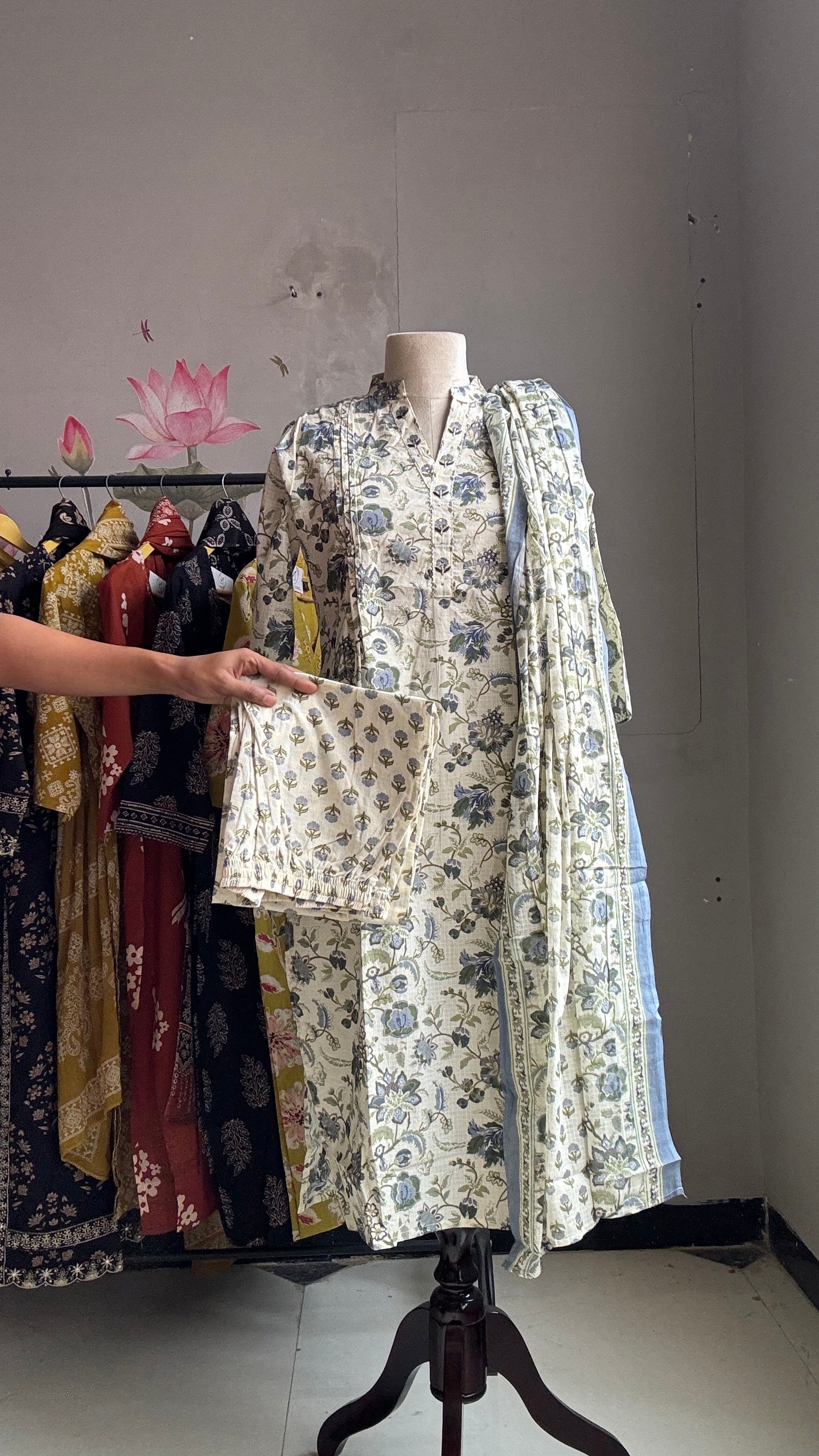 Myra Welcome Special Suit