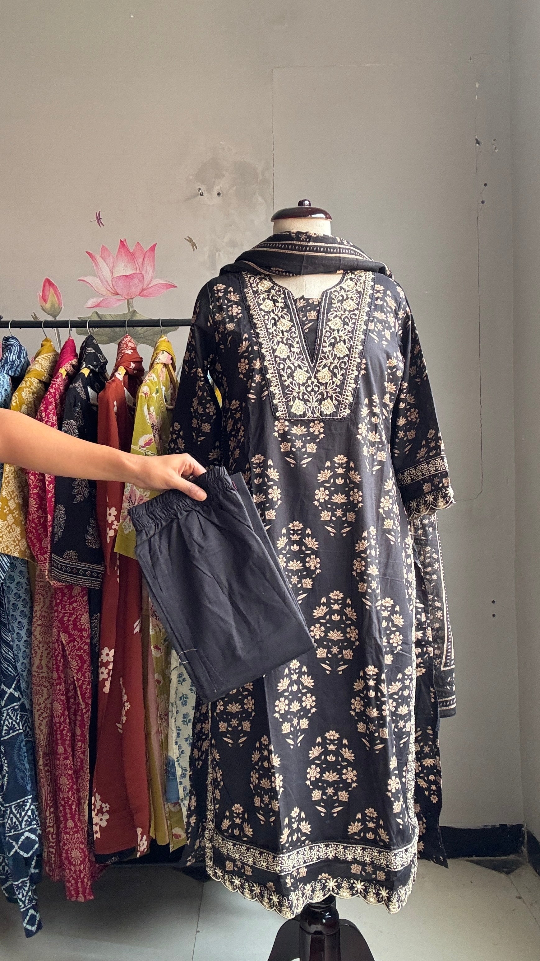 Tara Welcome Special Suit